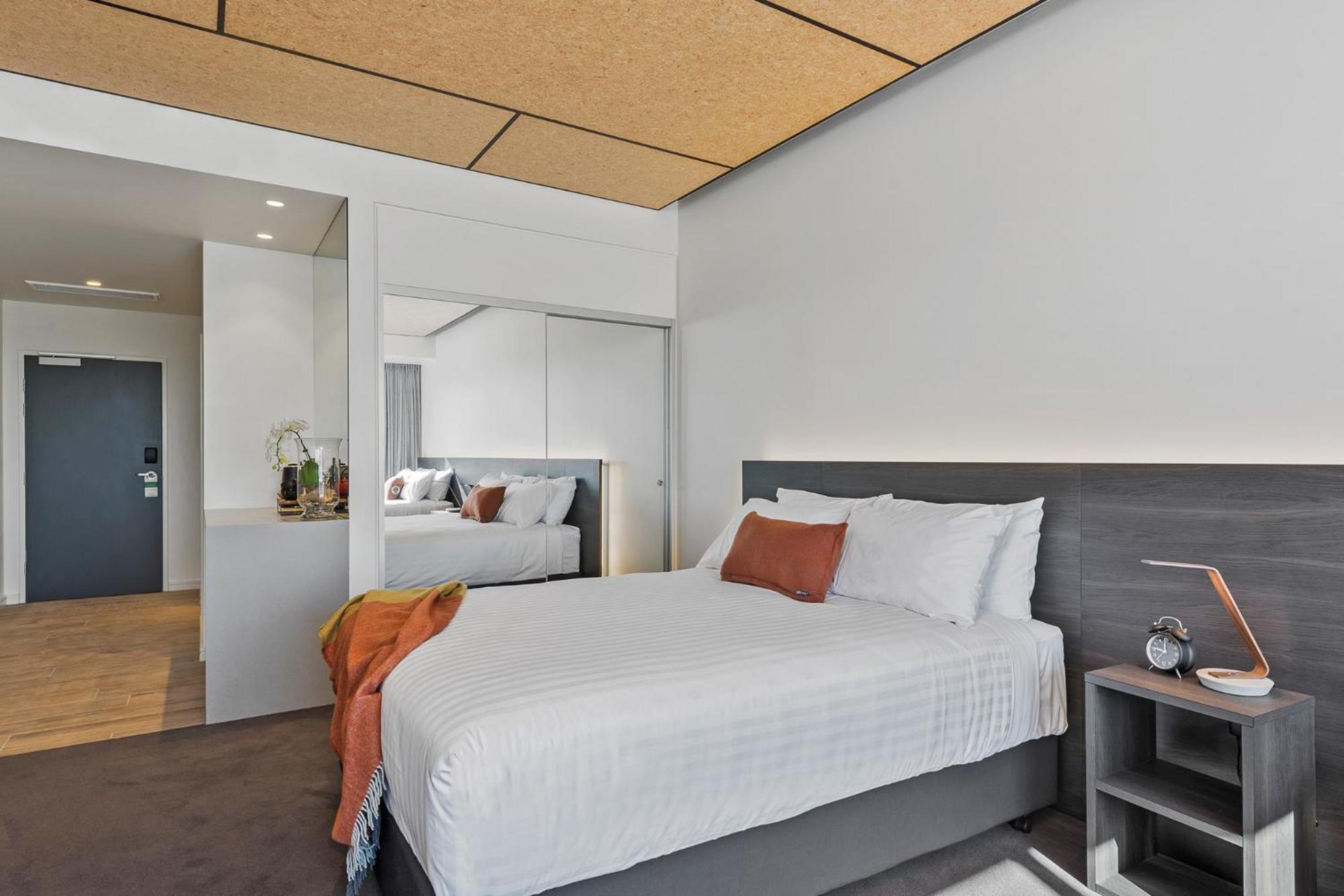 Peppers Silo Hotel Launceston Buitenkant foto A bedroom at the hotel
