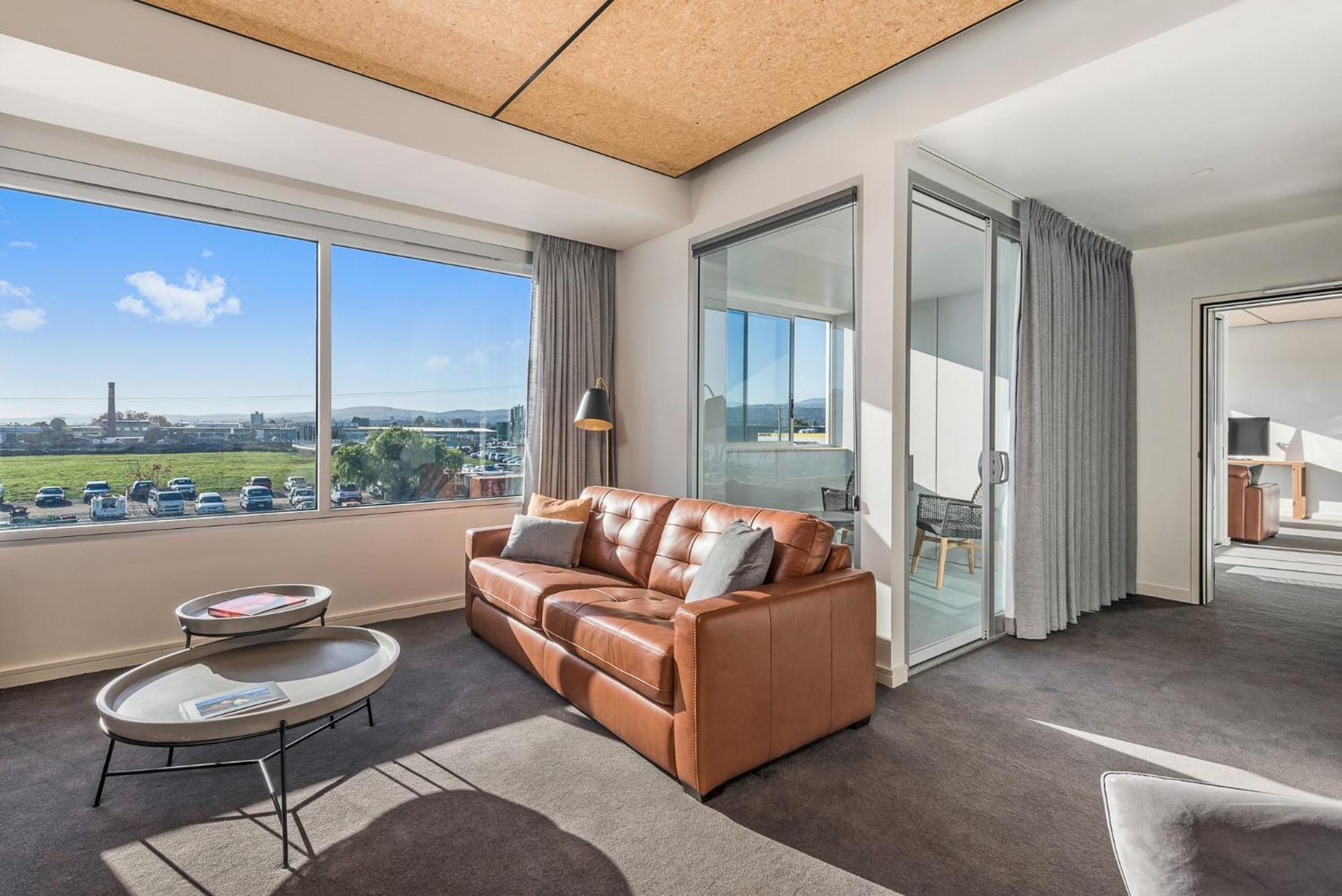 Peppers Silo Hotel Launceston Buitenkant foto Living room
