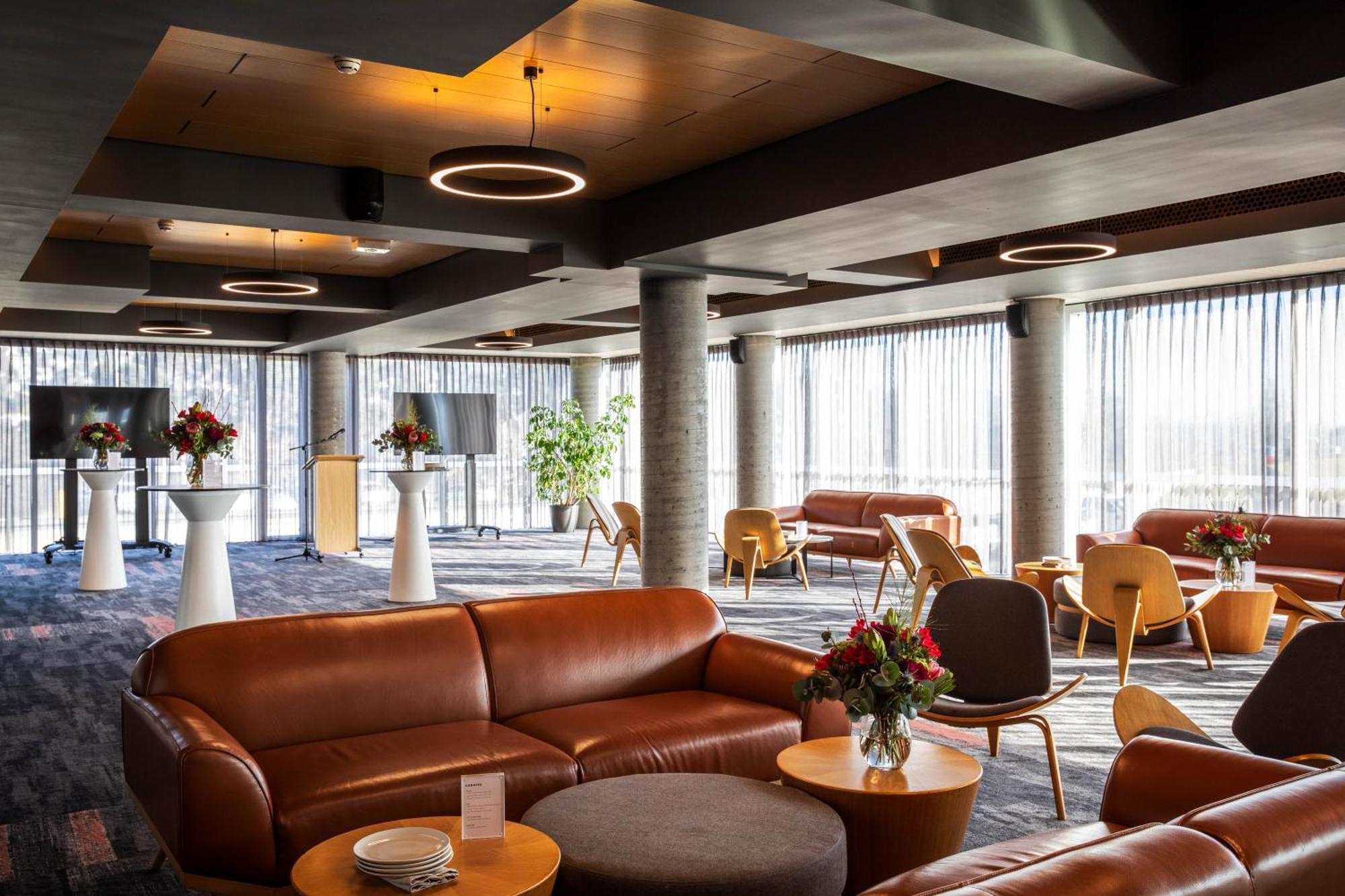 Peppers Silo Hotel Launceston Buitenkant foto The lounge at the airport