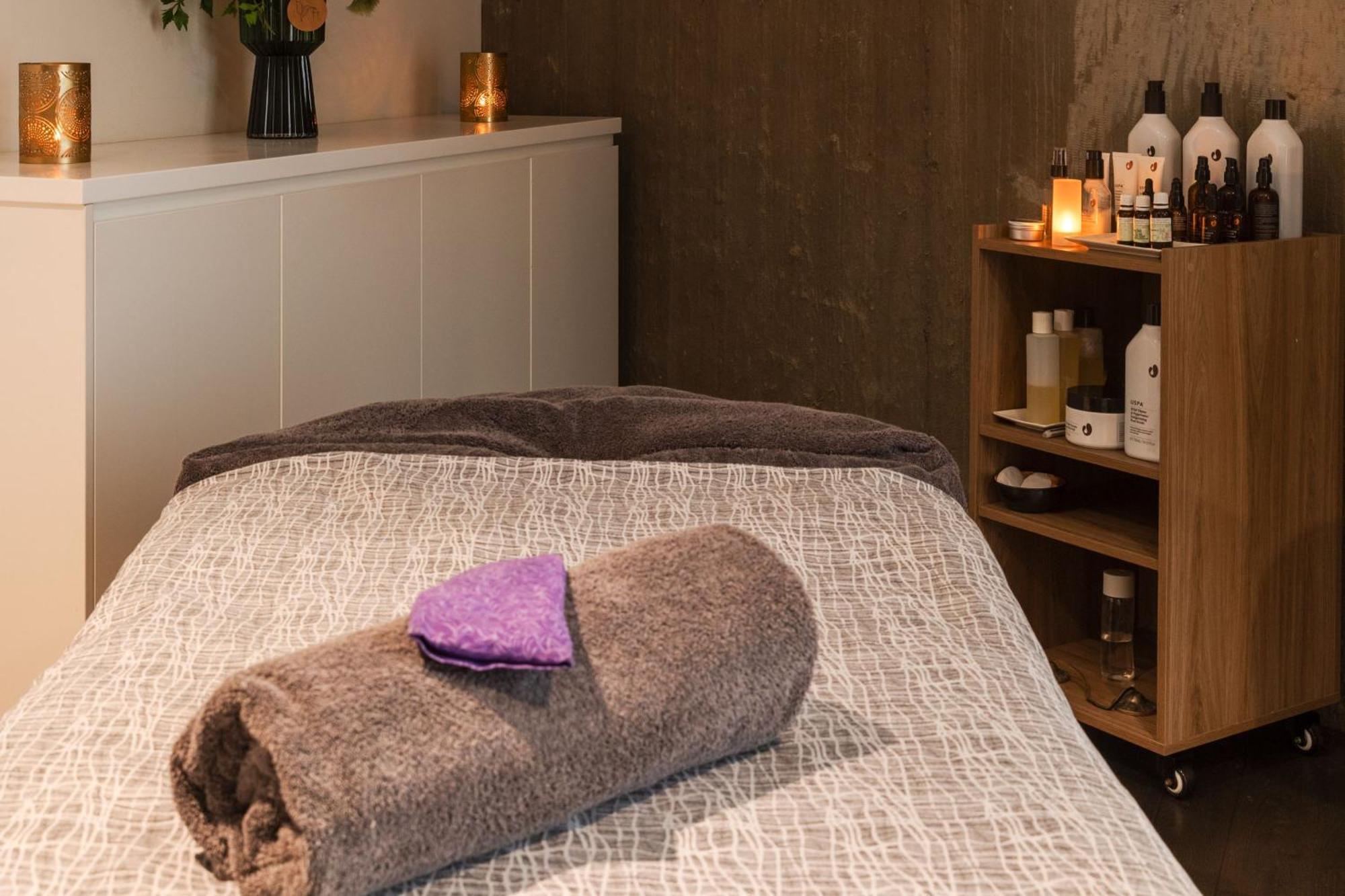 Peppers Silo Hotel Launceston Buitenkant foto Massage table
