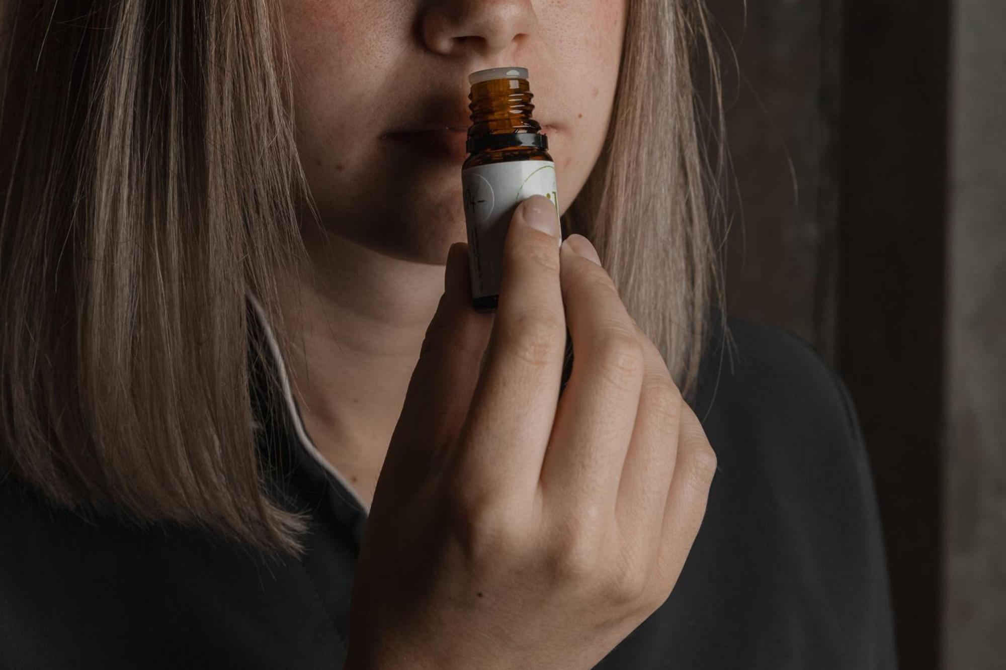 Peppers Silo Hotel Launceston Buitenkant foto A woman smelling a bottle of essential oil