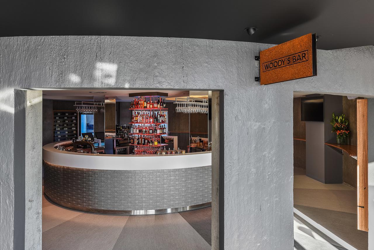 Peppers Silo Hotel Launceston Buitenkant foto The bar at the entrance of the restaurant