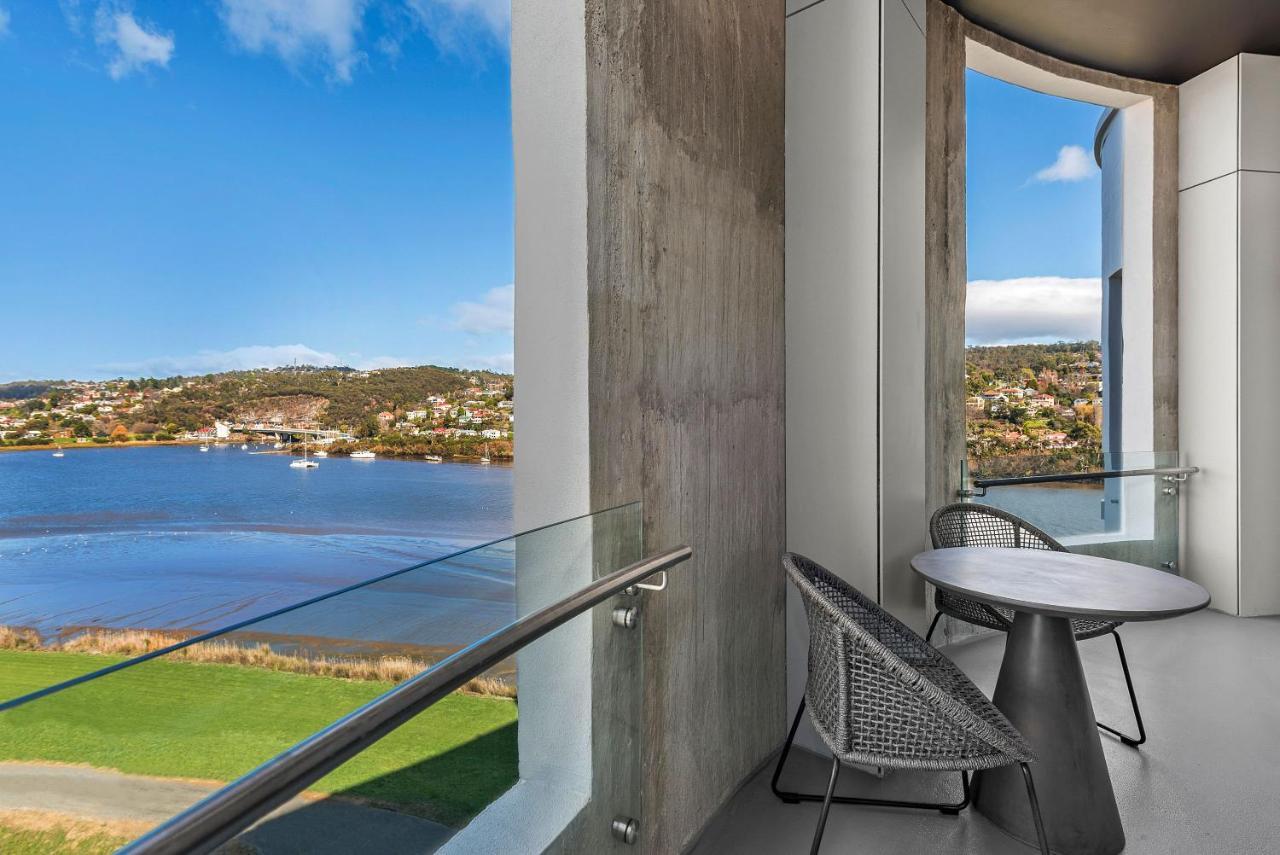 Peppers Silo Hotel Launceston Buitenkant foto Balcony of a suite at the Crowne Plaza Hotel, Geelong Waterfront